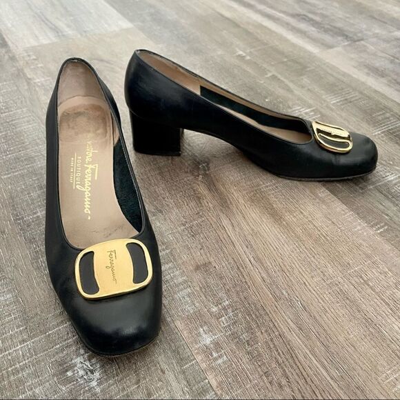 SALVATORE FERRAGAMO navy blue leather heels. - Picture 1 of 8
